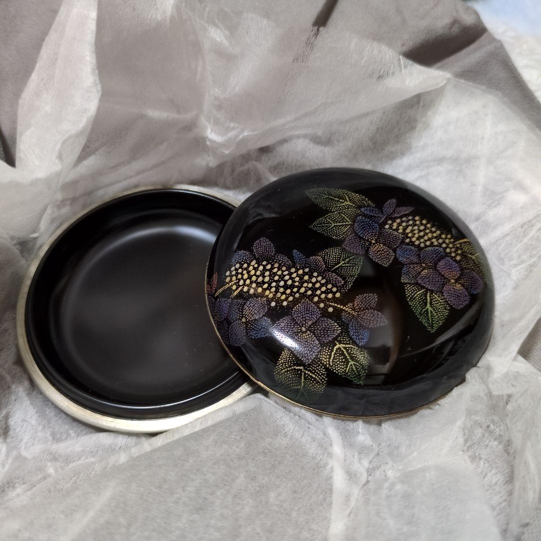 沈金　紫陽花　錫縁丸　香合　有重強