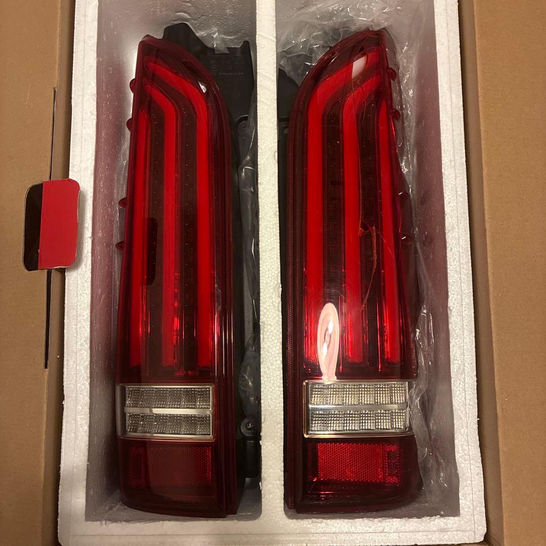 ハイエース　テール左　助手席側