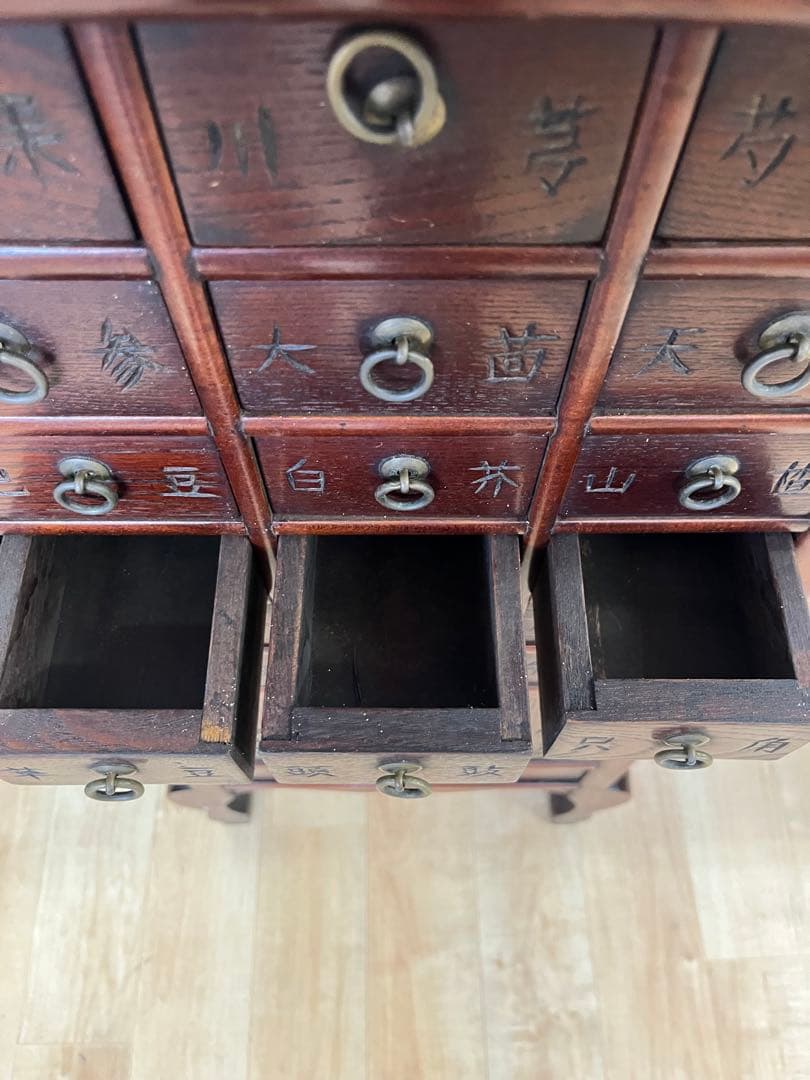李朝家具 魚錠前付き 彫文字 ヤクジャン 薬箪笥 小引き出し 韓国朝鮮 古民具