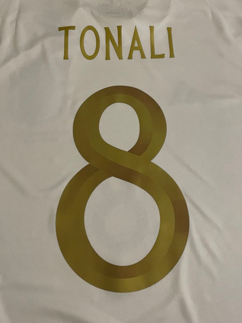 アディダスサッカーイタリア代表125周年記念白ユニフォーム23トナーリ金FIGC