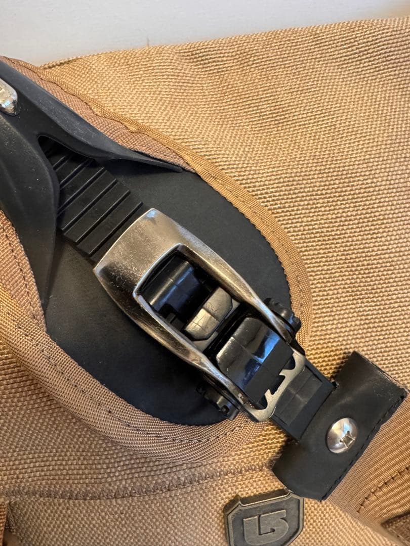 【希少】Burton ショルダーバッグ ラチェット調節 ビンディング