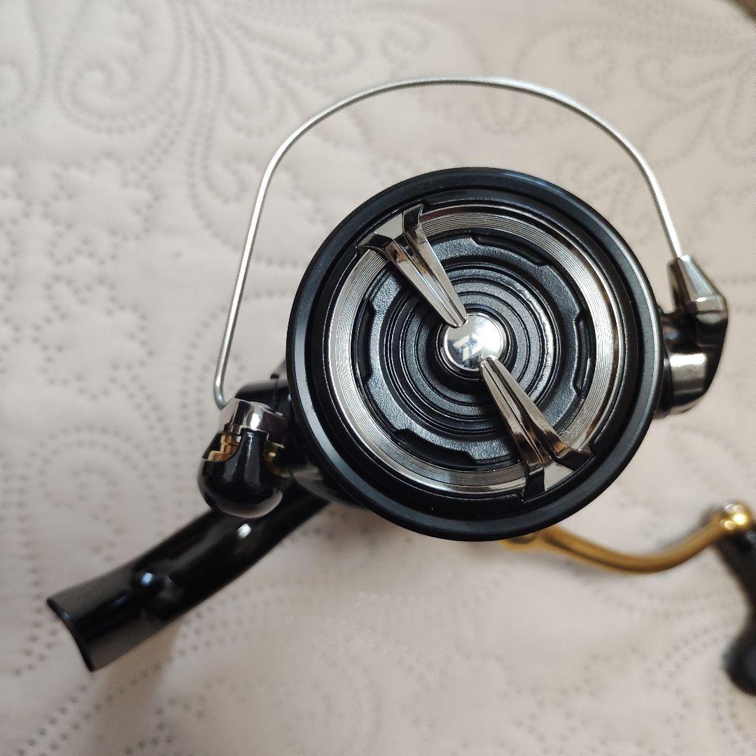 【新品未使用】ダイワ23レガリス3000CXH