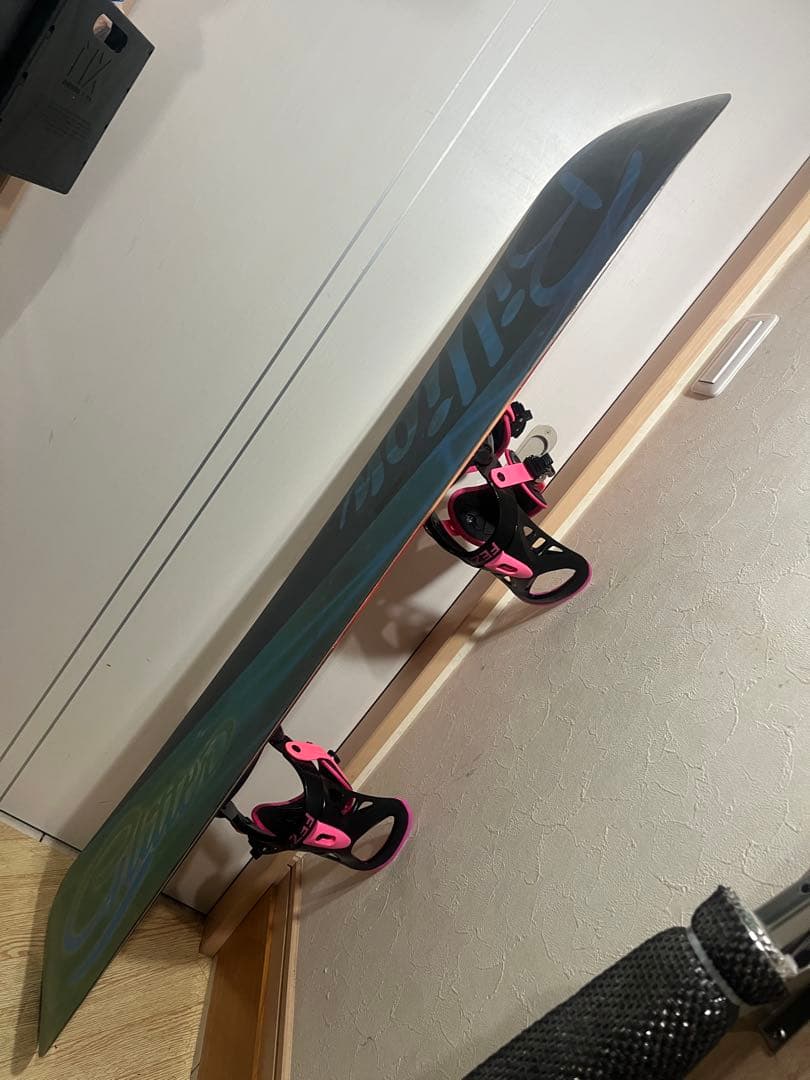 初中級者オールラウンドカービングボード！BILLION 143cm バインセット