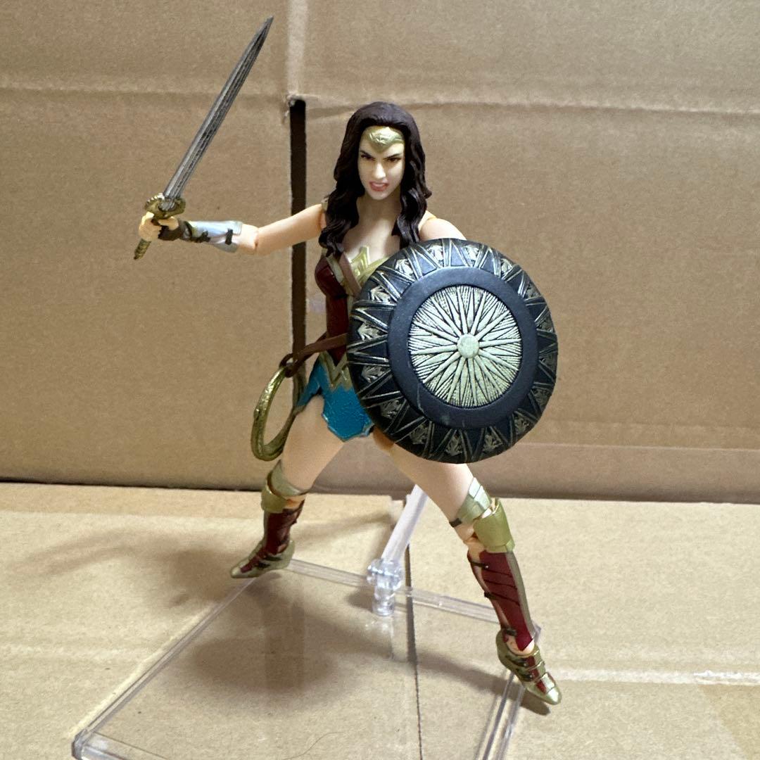 MAFEX ワンダーウーマン フィギュアNo.048