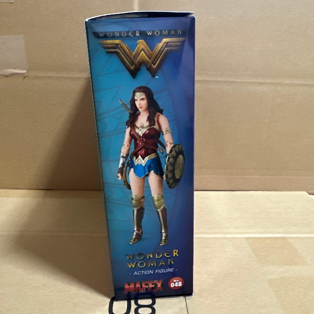 MAFEX ワンダーウーマン フィギュアNo.048