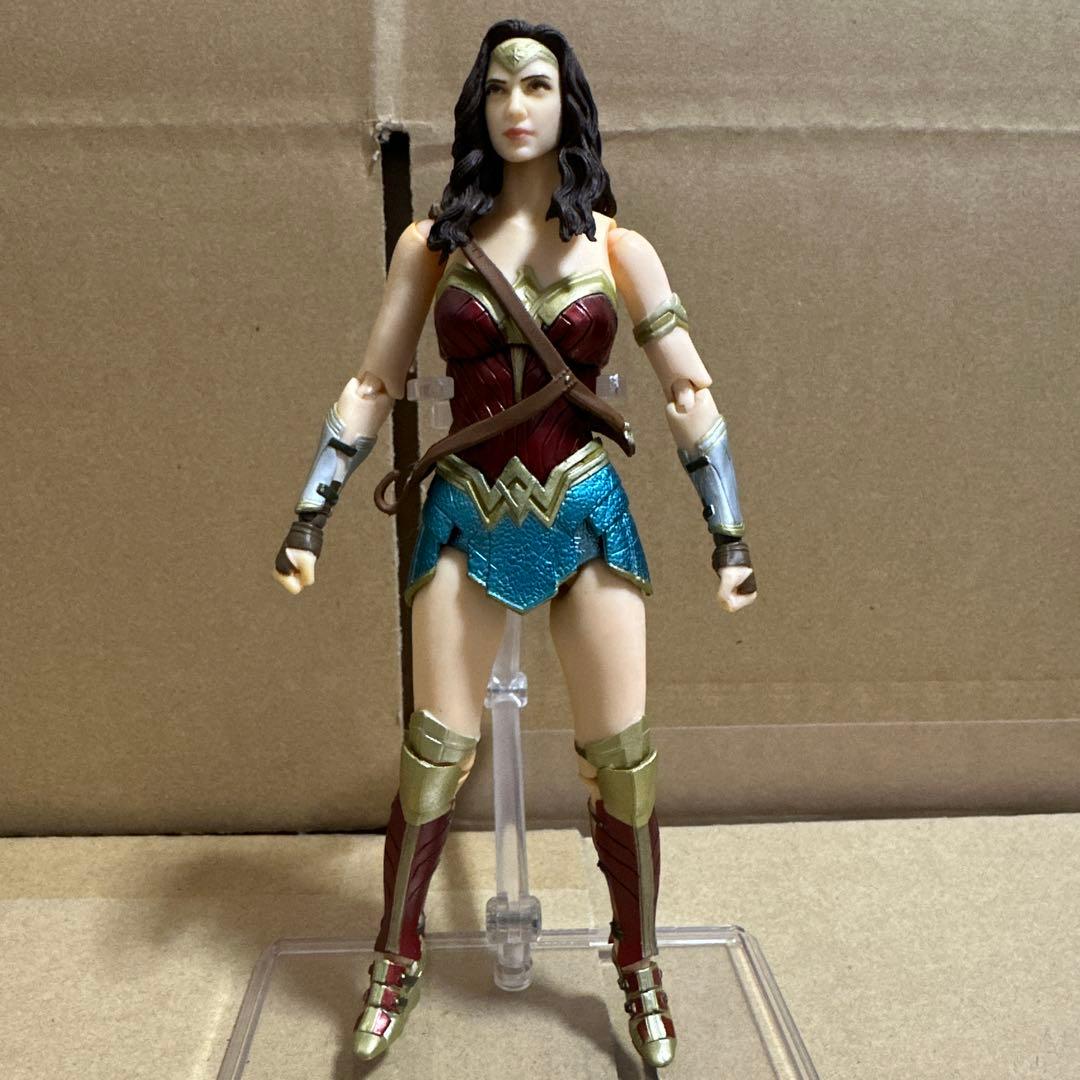 MAFEX ワンダーウーマン フィギュアNo.048
