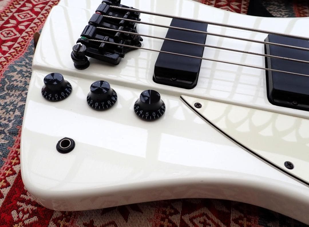 hxm1126 エレキベース Epiphone Thunderbird ホワイト