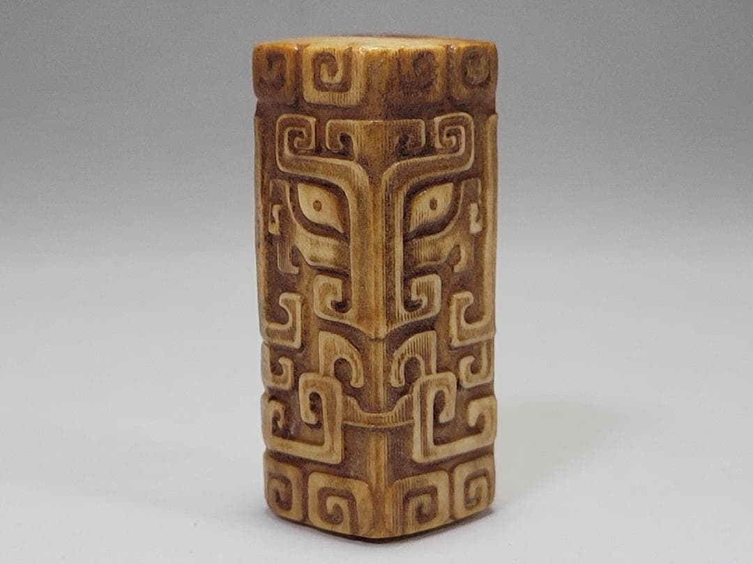 角 彫刻 饕餮紋 根付 装身具 明清時代 幅約高さ約4.1cm