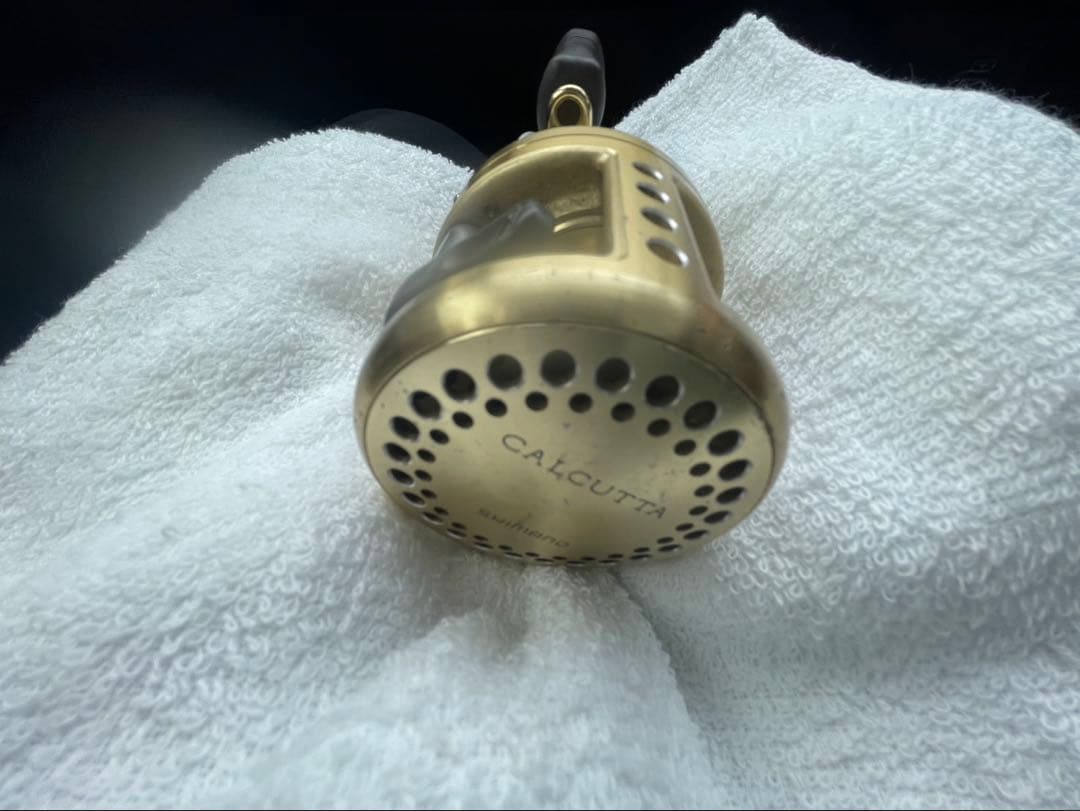 CALCUTTA 100XT ベイトリール ゴールド