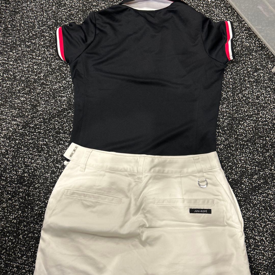 ポロシャツとボタン付きスカートのセット