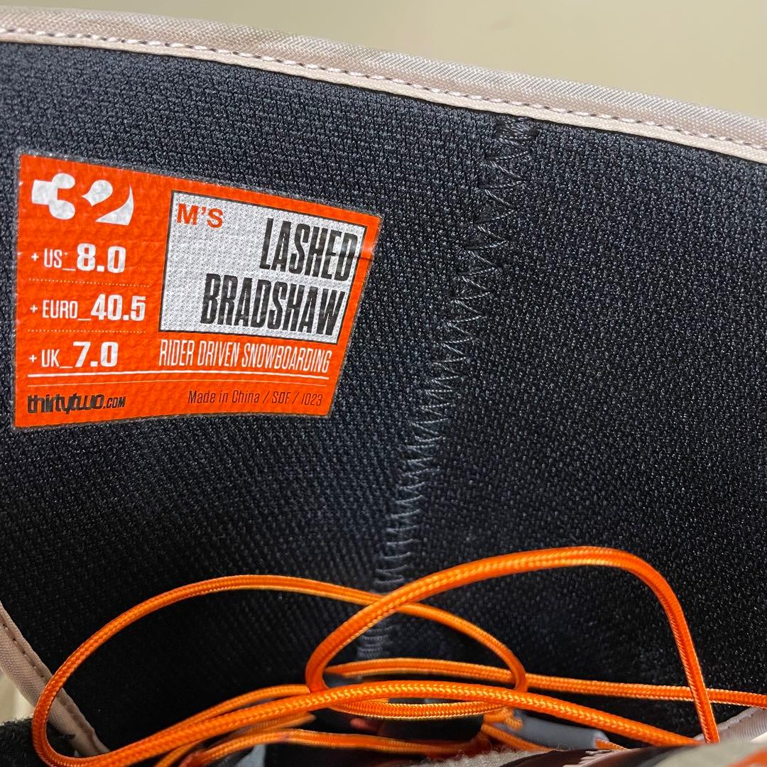 32 THIRTYTWO LASHED 26cm 23-24モデル スノボー