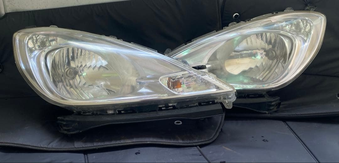 ホンダ フィット ハイブリッド GP1/GP4 純正ヘッドライト 左右セット