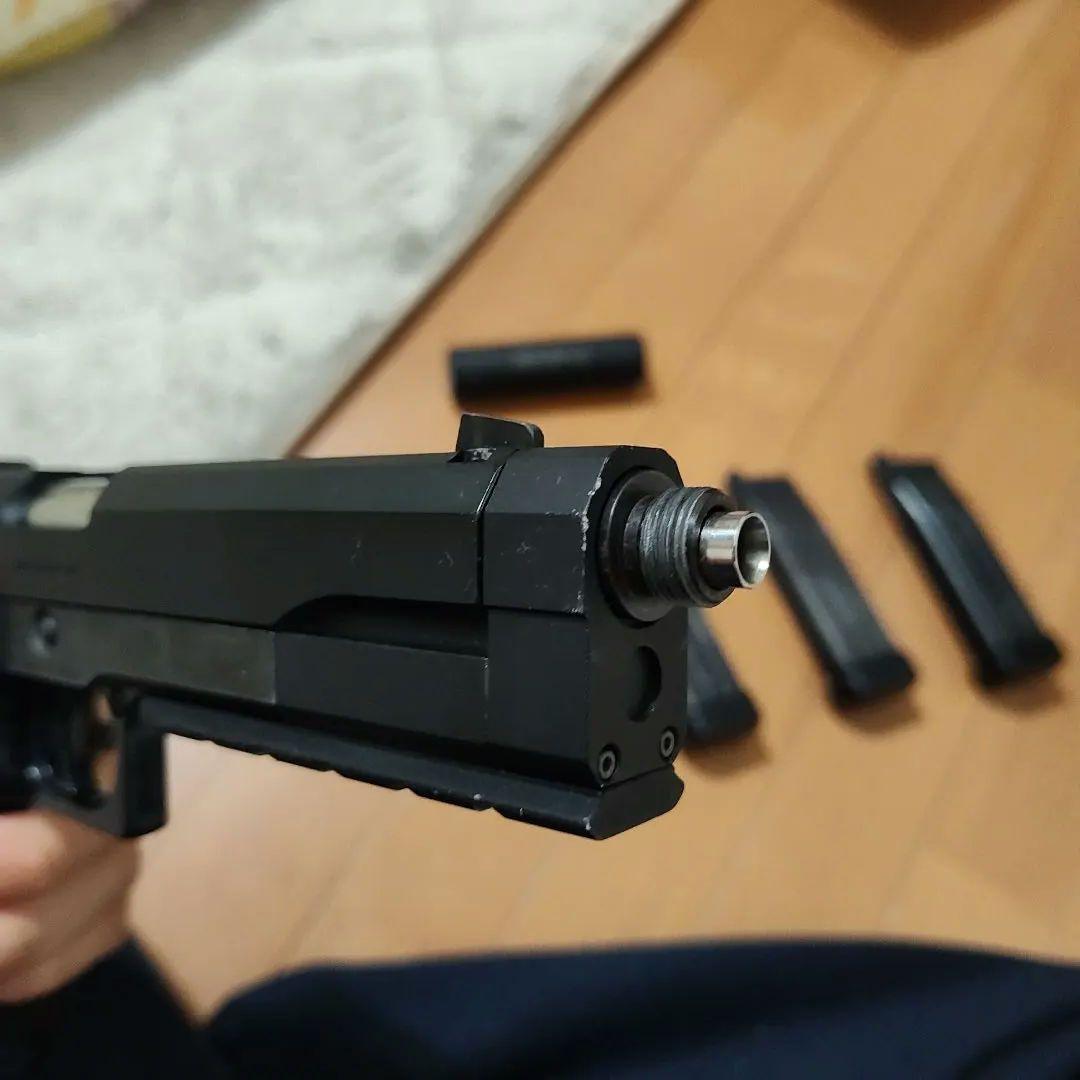 C*O様 東京マルイ ハイキャパ カスタム　 3本マガジン付き　サプレッサーも