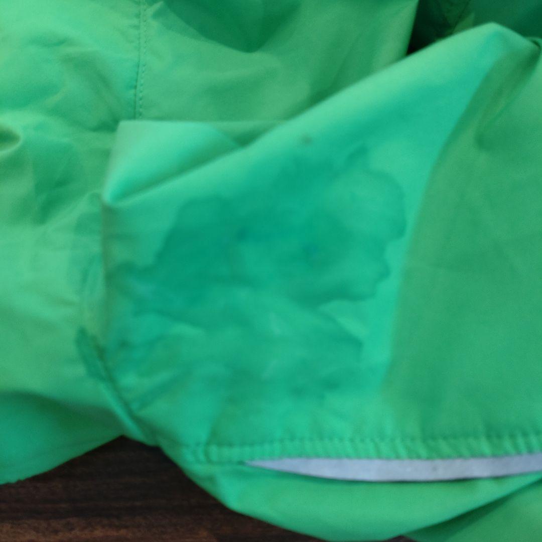 グリーンウィンドブレーカー 反射ストライプ付き