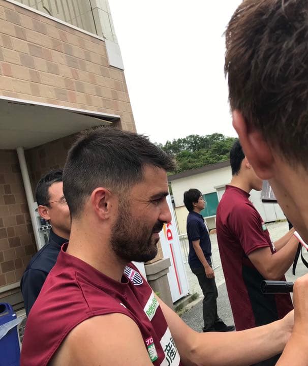 ヴィッセル 神戸A.イニエスタ、ビジャ直筆サイン入りユニフォームプレーヤーズT