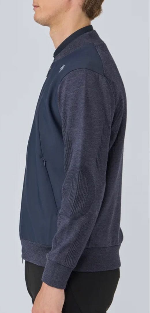 デサントゴルフ　防風裏地付きハイブリッドフルジップセーター　ネイビー