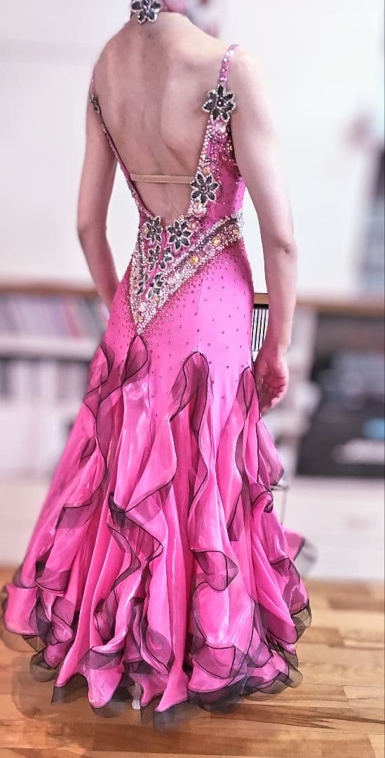 ピンク フリル付き社交ダンスドレス