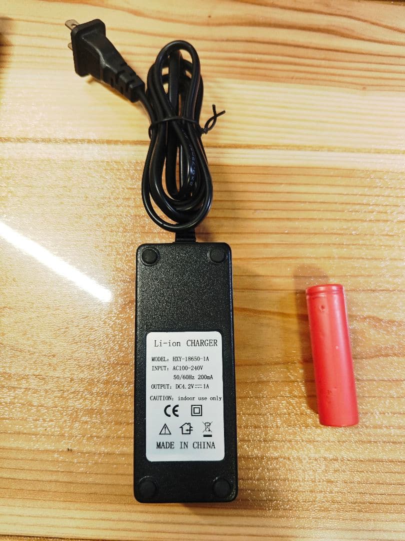 LEDライト USB磁気充電 耐水 マグネットスタンド 付属品多数 美品