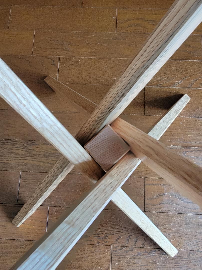 OUTSIDE INのクルカルテーブル