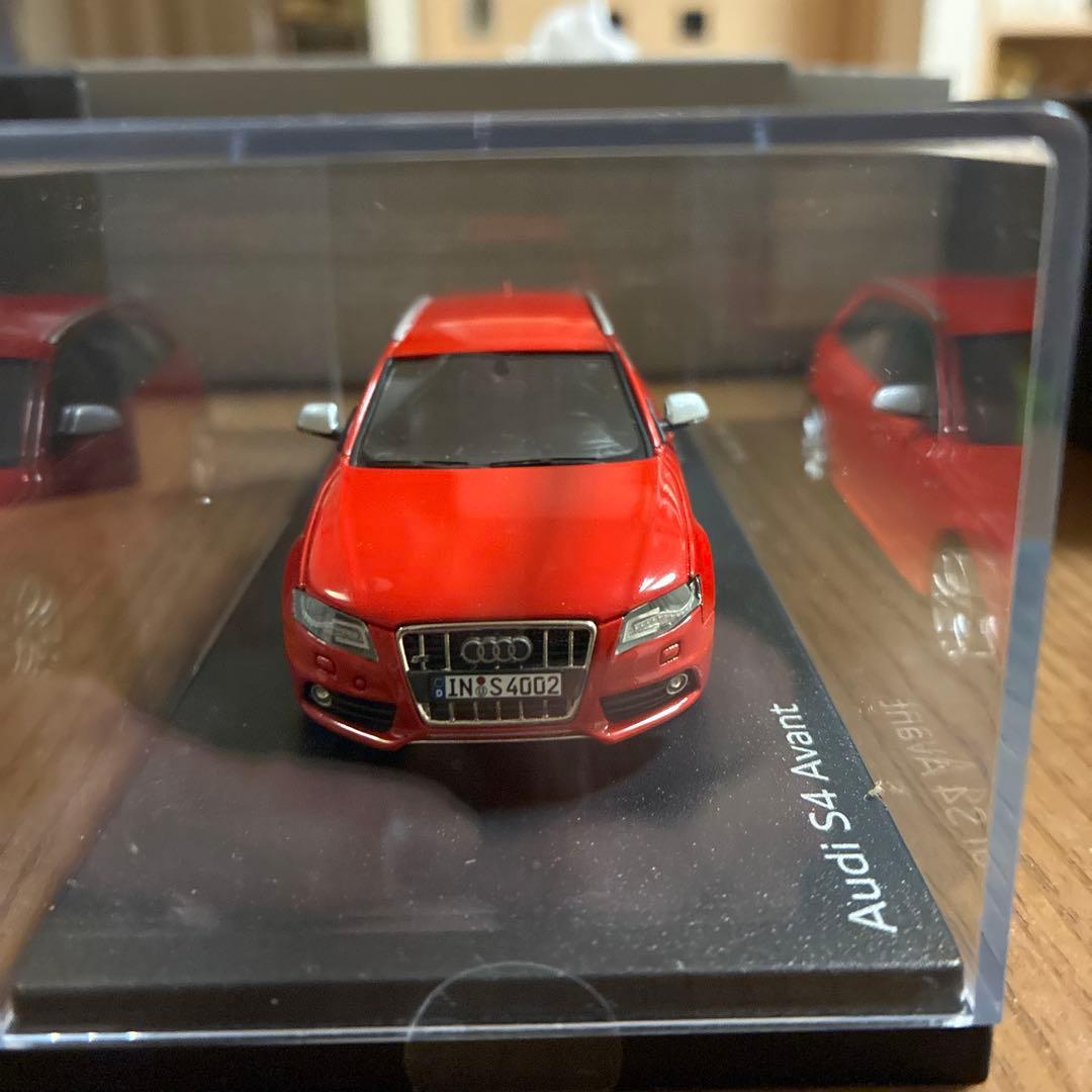 Audi S4 Avant 赤 1/43 ミニカー
