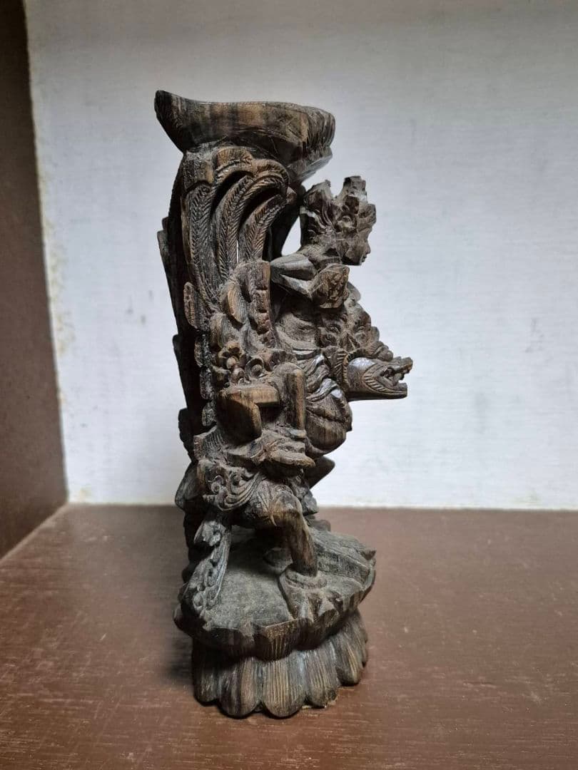 ヴィシュヌ神　ビシュヌ　ガルーダ　木彫　彫刻　仏教美術　ネパール美術