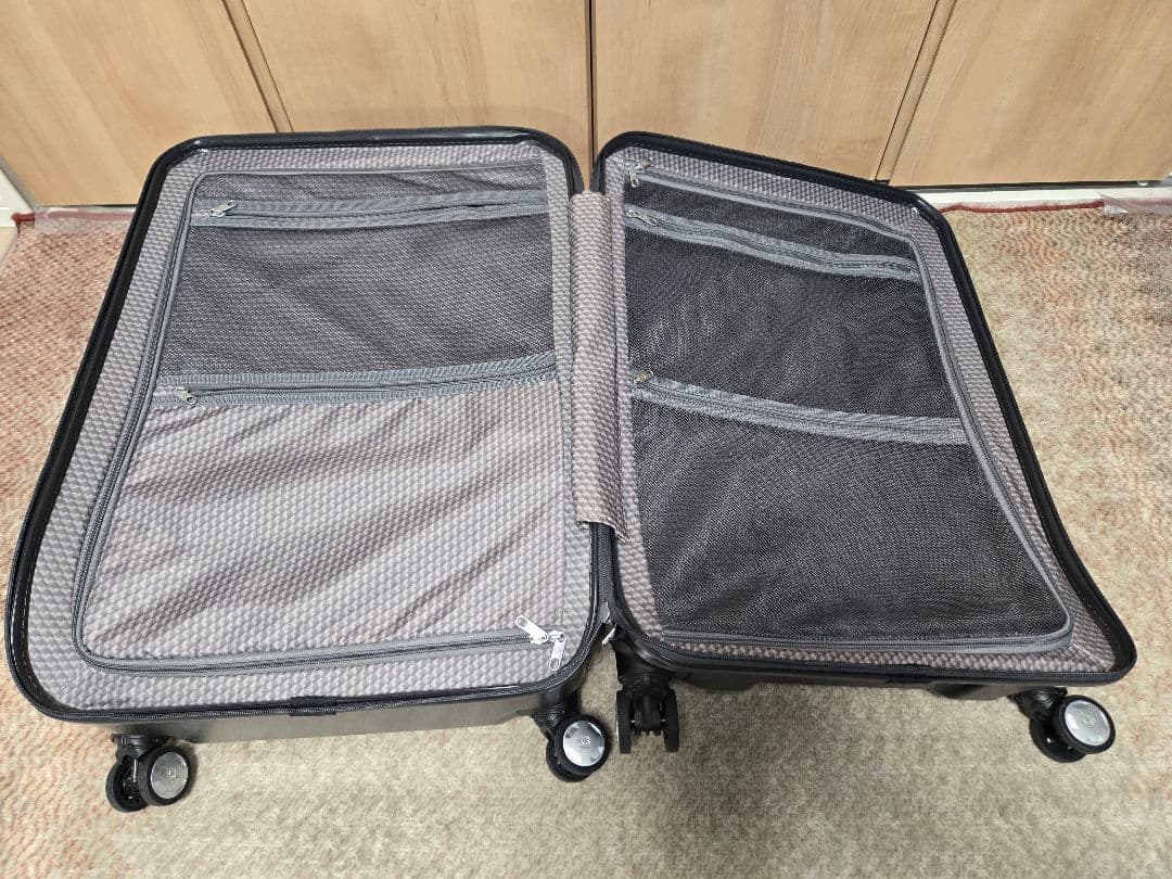 サムソナイト　ポリゴン　スーツケース