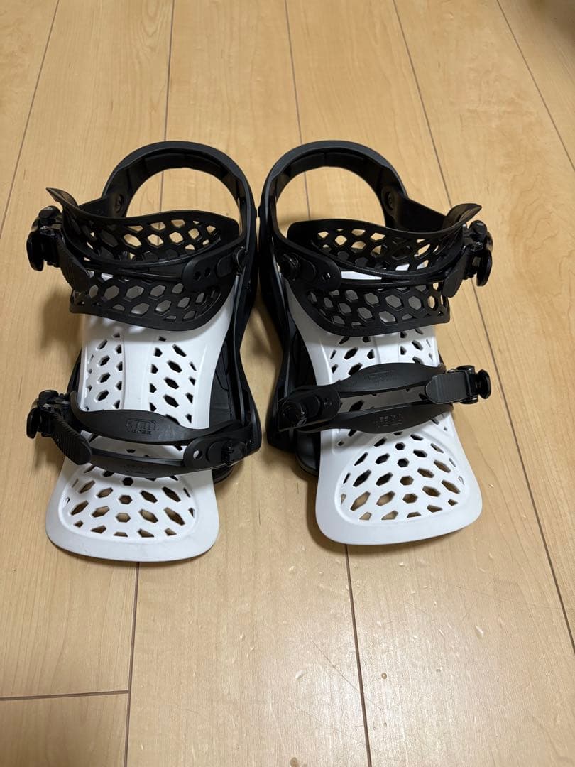 FLUX ビンディング Mサイズ24-25ホワイト