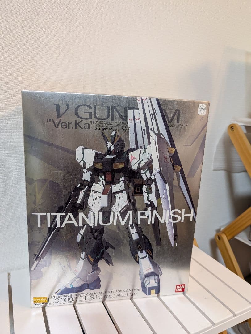 MG 1/100 RX-93 νガンダム Ver.Ka チタニウムフィニッシュ