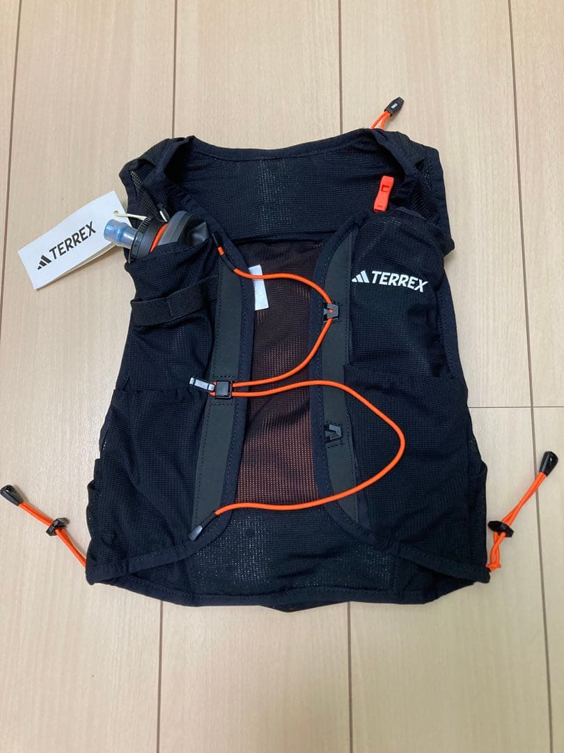 期間限定値下げ　新品未使用　アディダス テックロック ベスト 12L Sサイズ