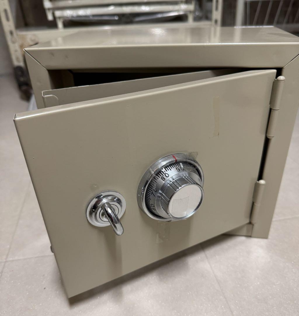 ダイヤル式金庫 ベージュ