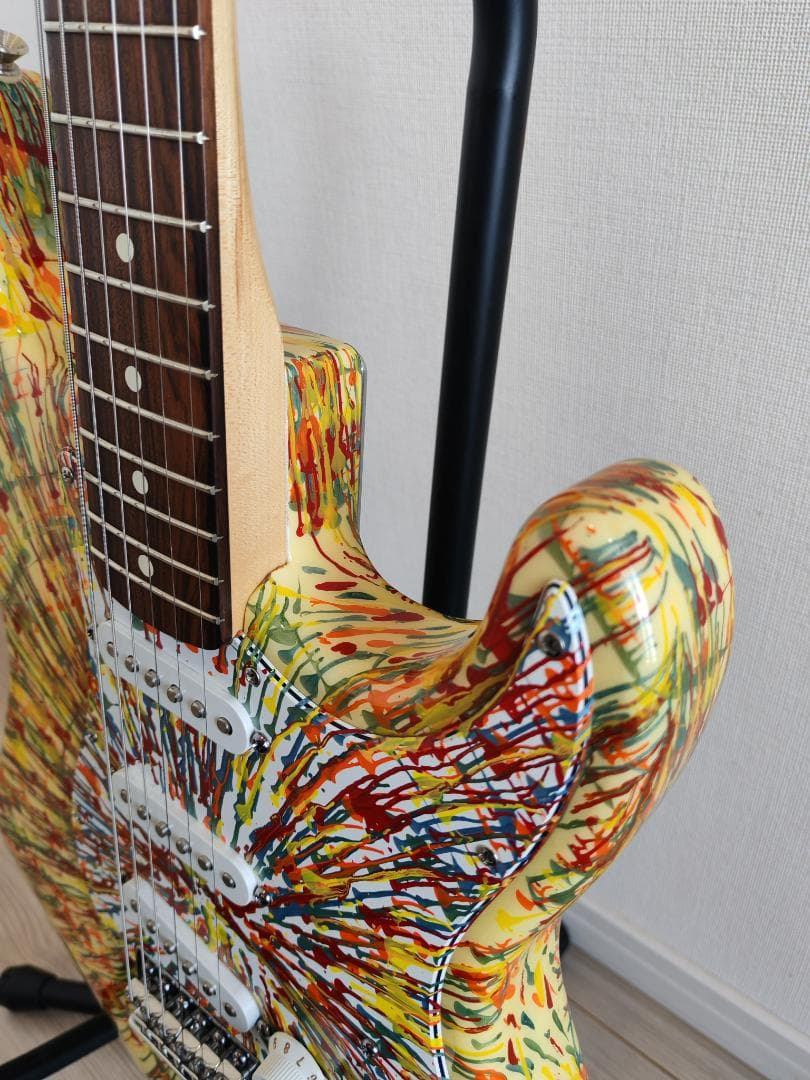 Fender Stratocaster HANABI 手描き 300のうちの1個