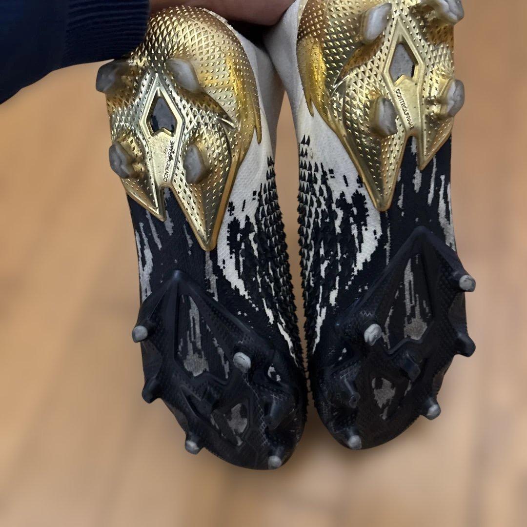 adidas サッカースパイク紐なしFG ホワイト/ブラック/ゴールド