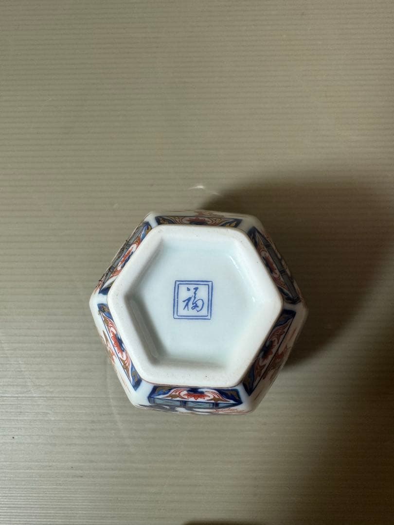 2934 有田焼 角福　沈香壺 六角飾壺 金彩染錦 間取花絵