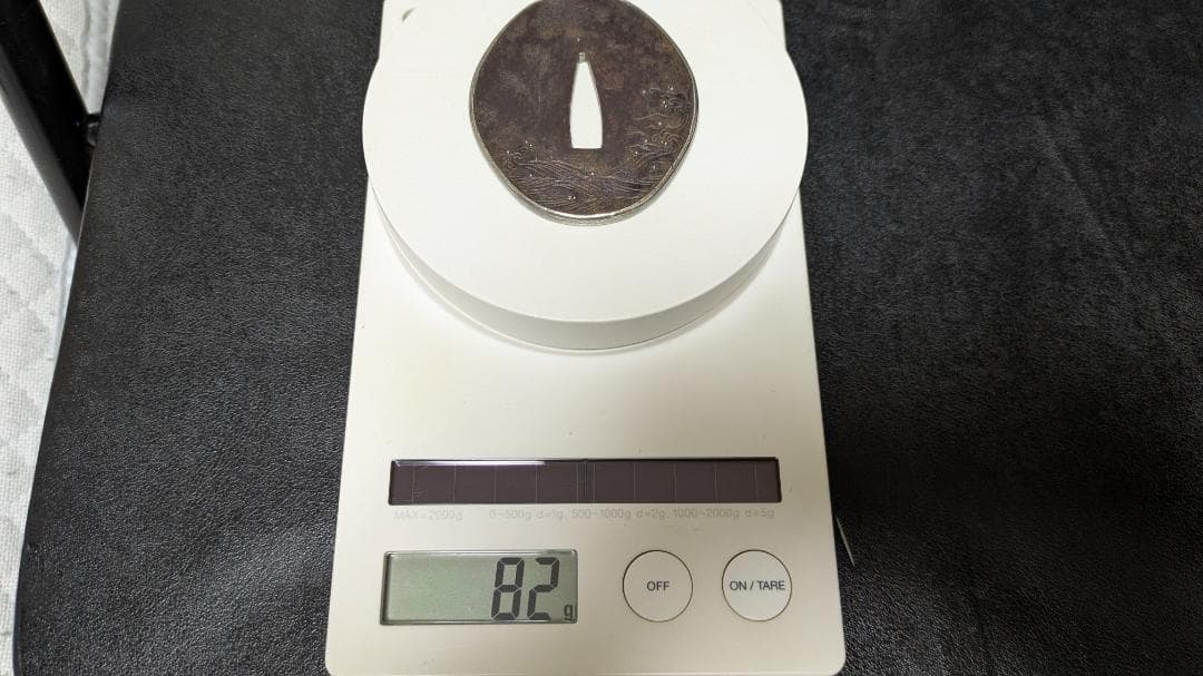 無銘：荒波の図 薩摩鍔 銀覆輪 鉄鍔