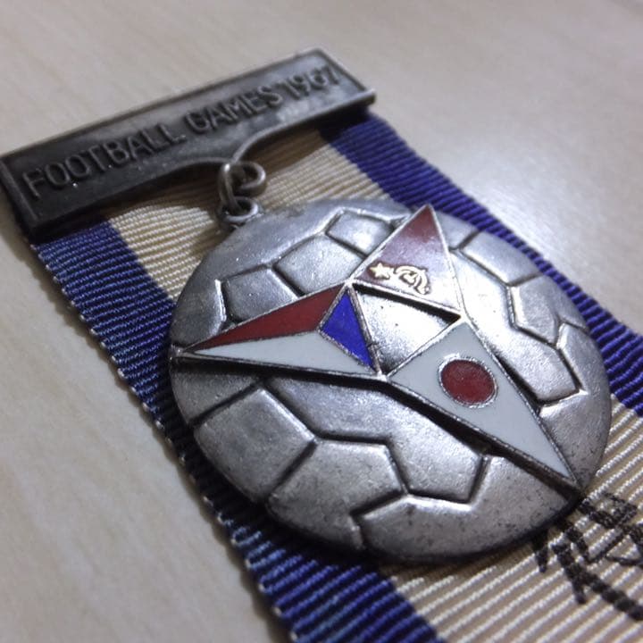 1967年 朝日国際サッカー大会 三国対抗 記念メダルバッジとチケット半券