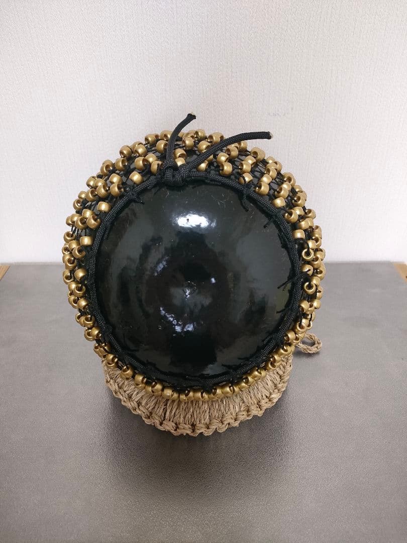 ハンドメイド　シェケレ　ブラック/ゴールド