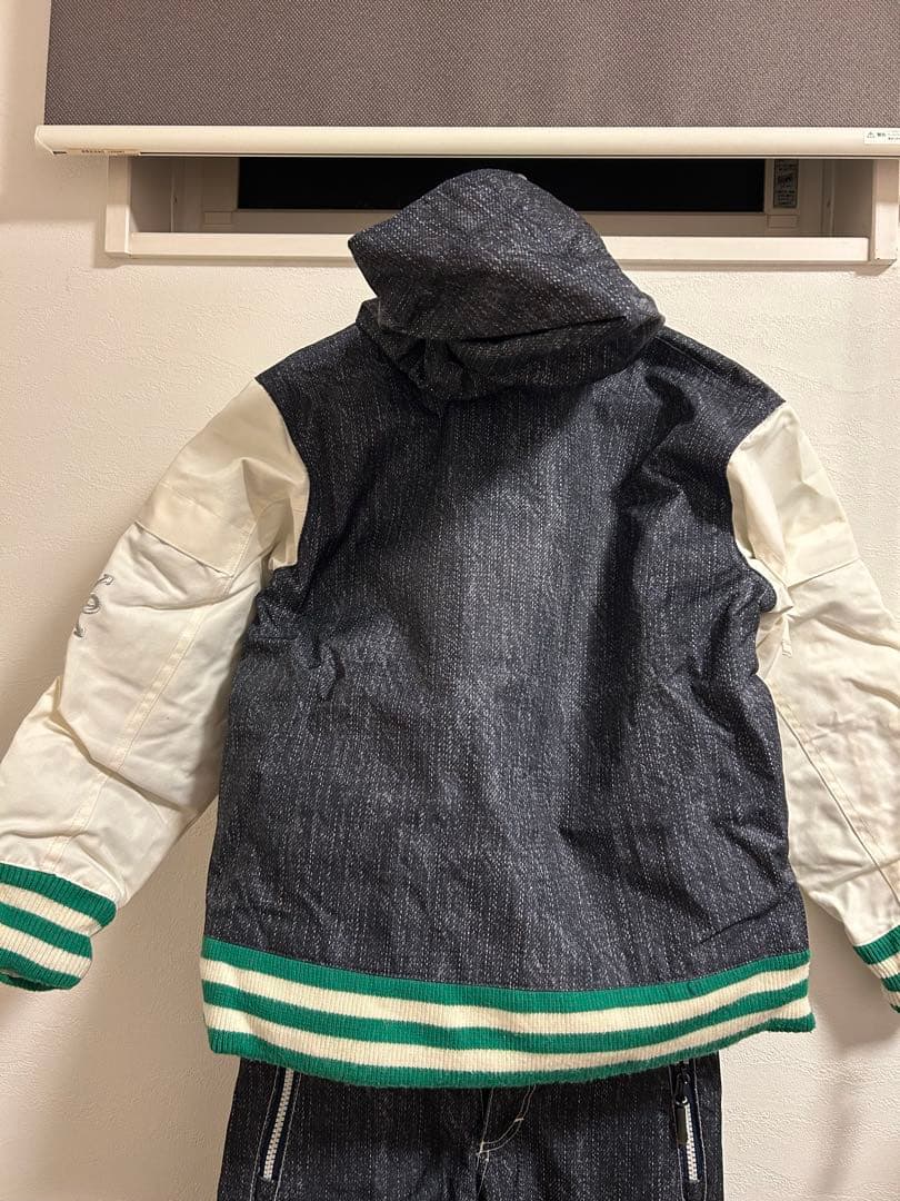 フォーナインズ　スノーボードウェア130センチ