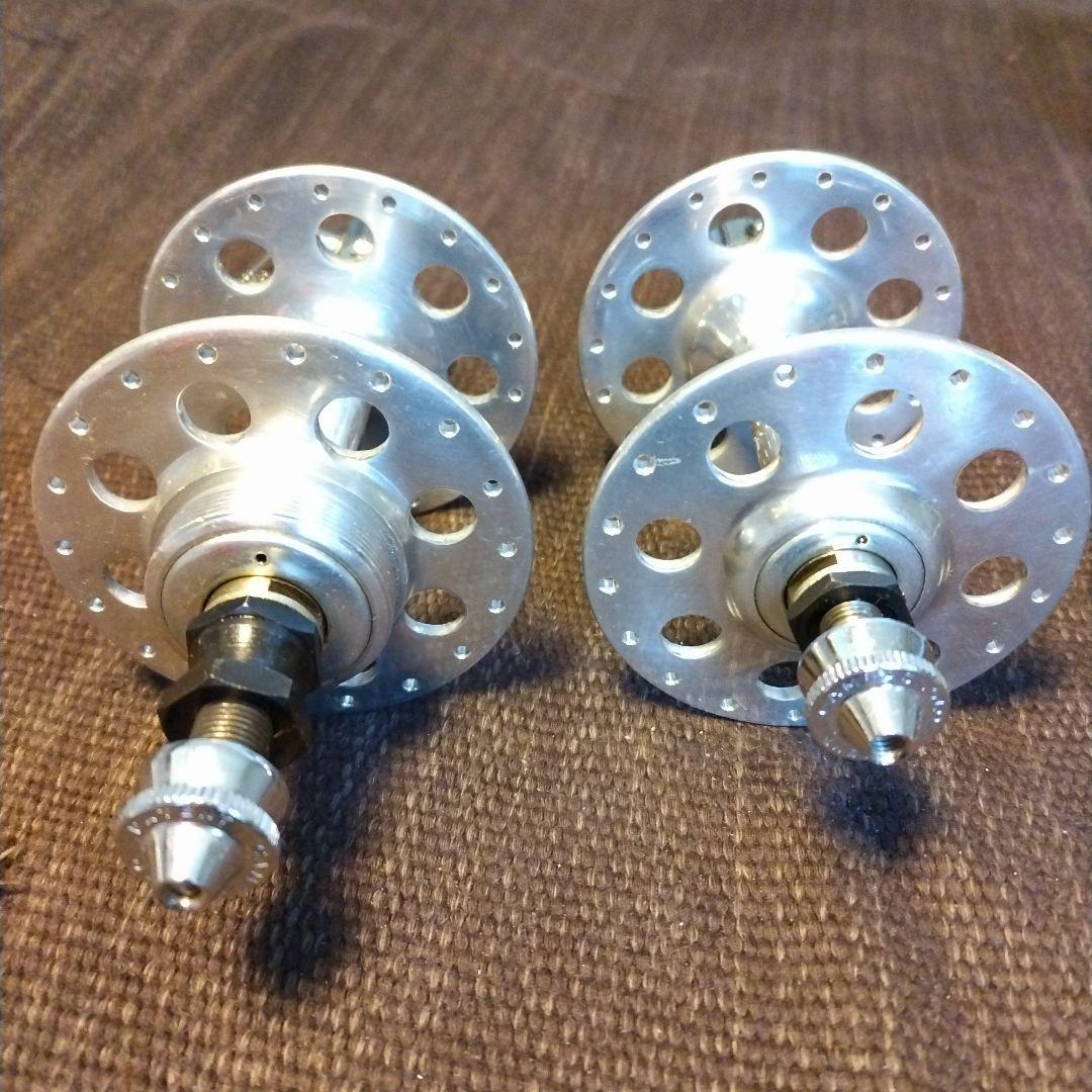 カンバニョーロ ラージ丸穴ハブ新品未使用箱入り