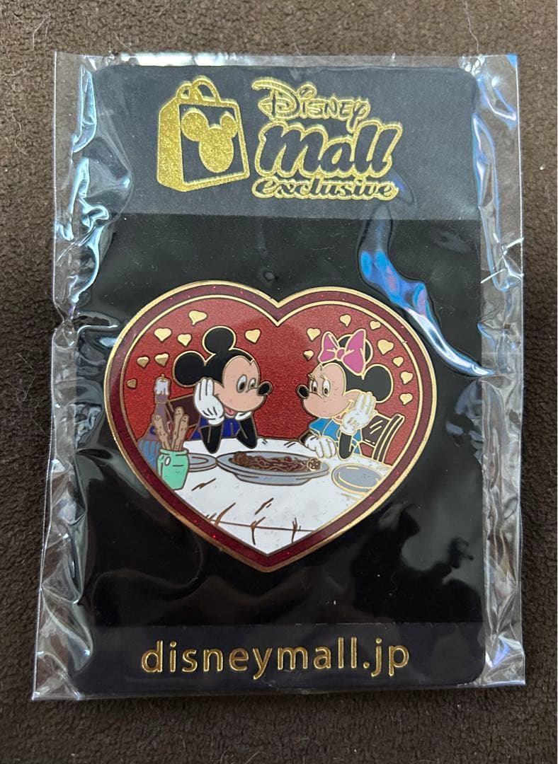 ディズニーモール　ミッキー　ミニー　ピンバッジ　LE200
