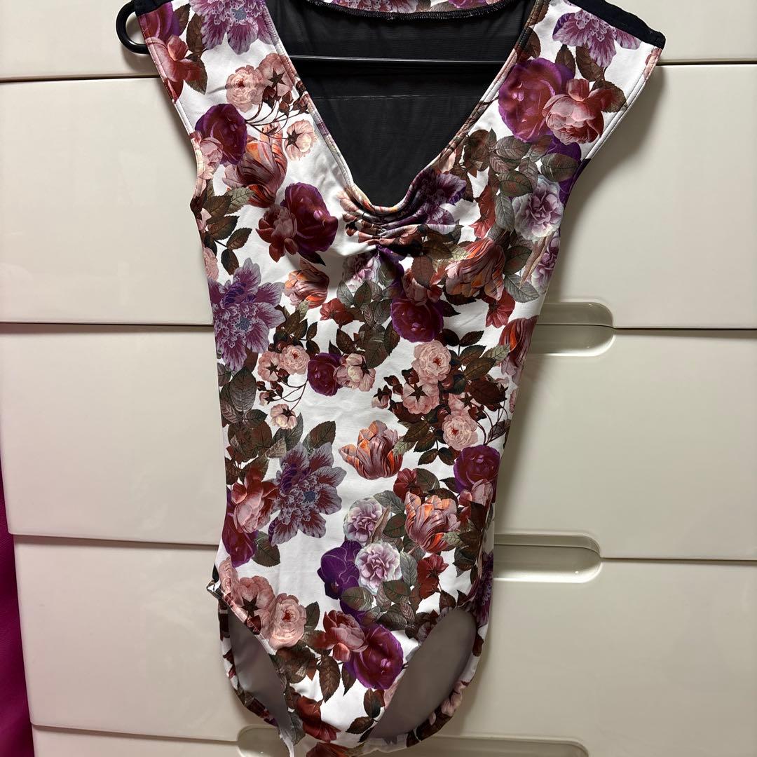 フラワープリント ノースリーブレオタード stina