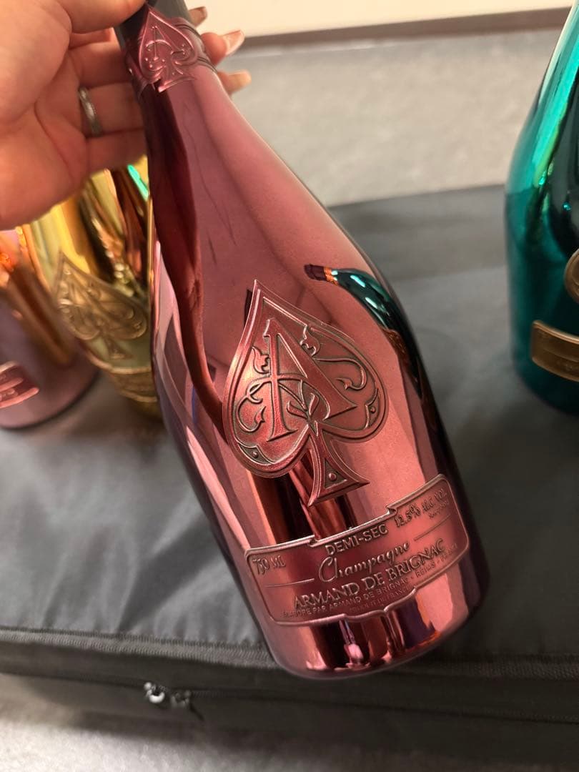 新品未開封 アルマンド4色セット