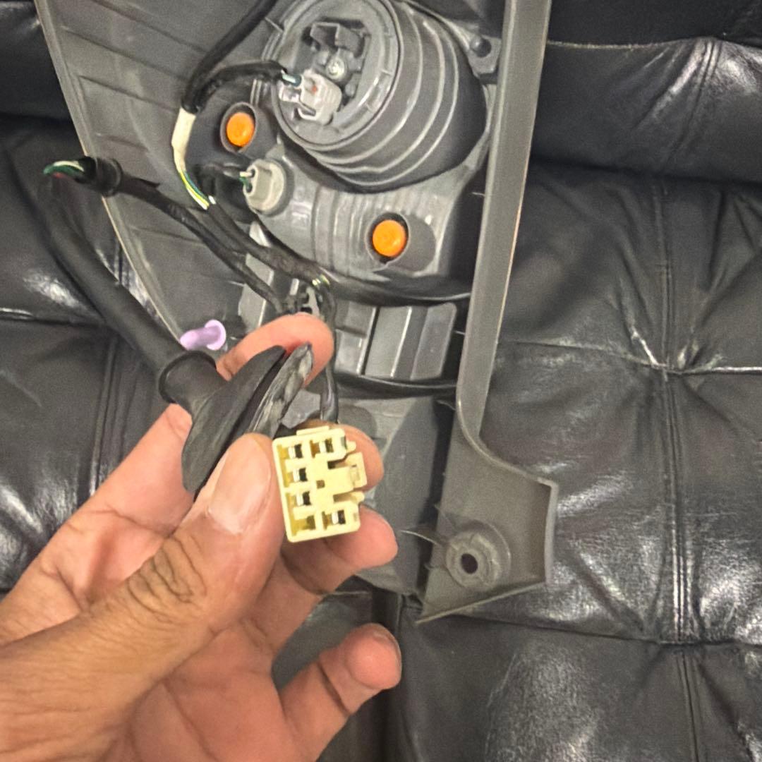 トヨタアクア NHP10 純正 右 テールランプ