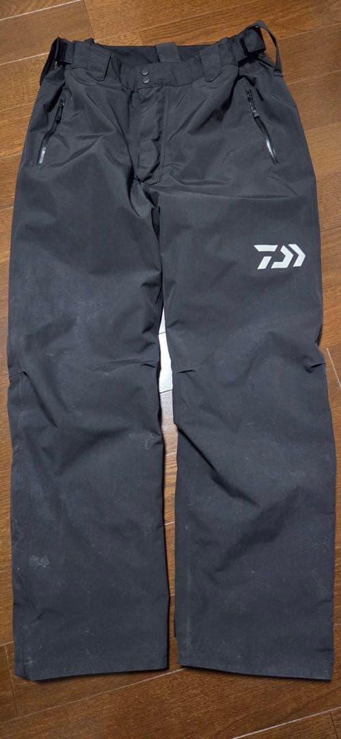 USED ダイワ 防寒着　磯釣りDAIWAフィッシングスーツ(上下セット)