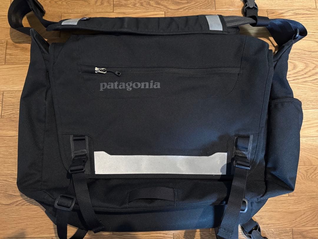 patagonia メッセンジャーバッグ 黒 反射材付き