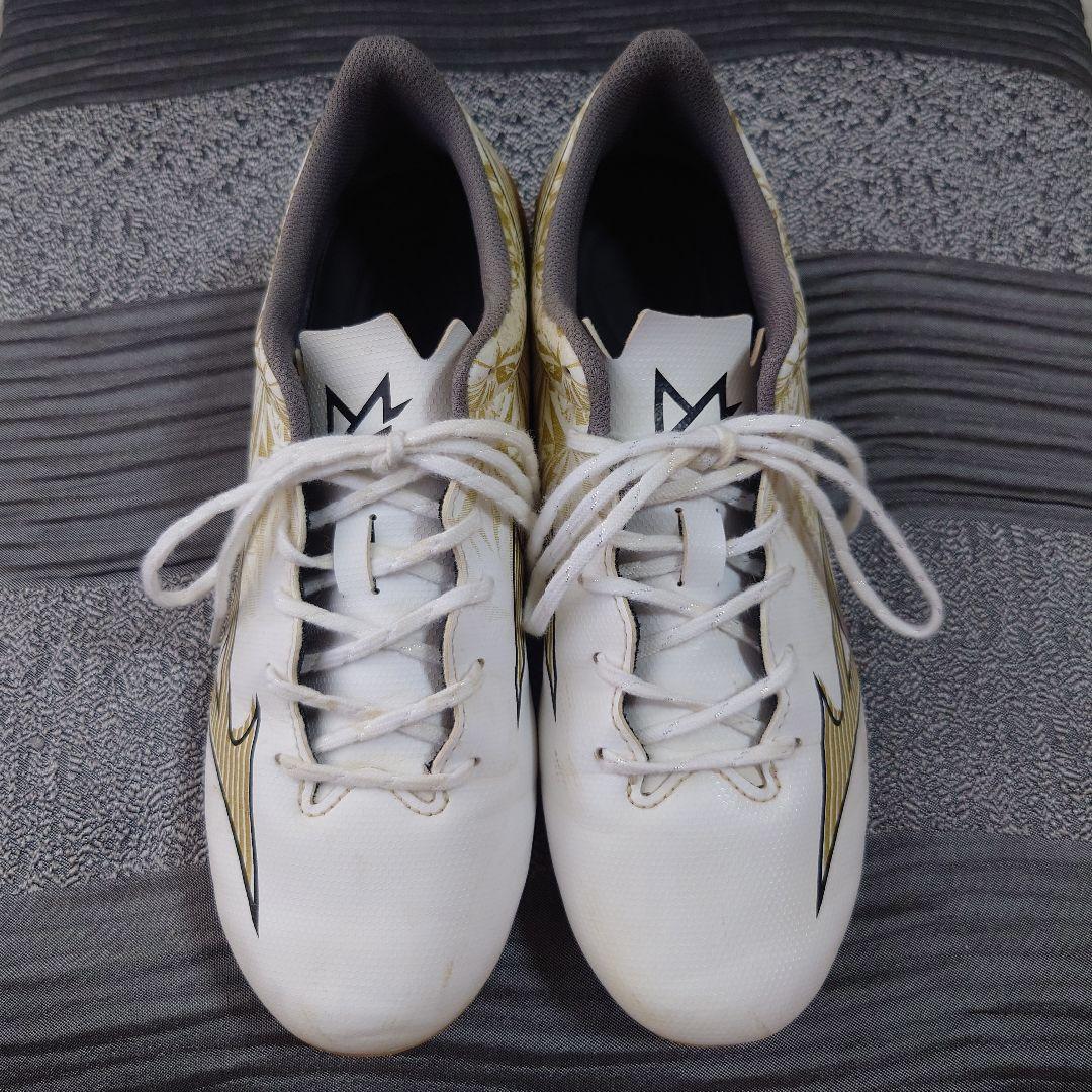 MIZUNO アルファ サッカーシューズ ホワイト/ゴールド