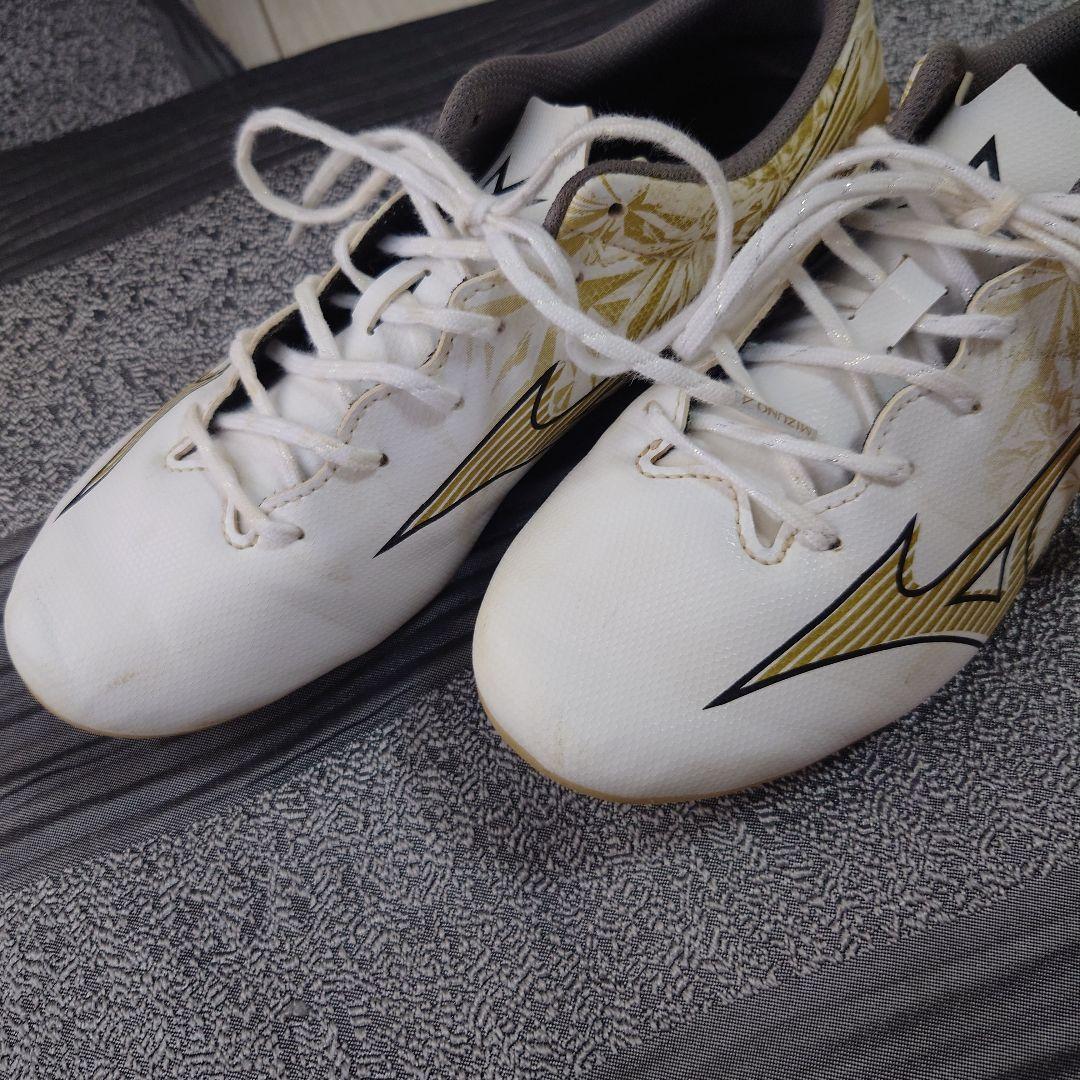 MIZUNO アルファ サッカーシューズ ホワイト/ゴールド