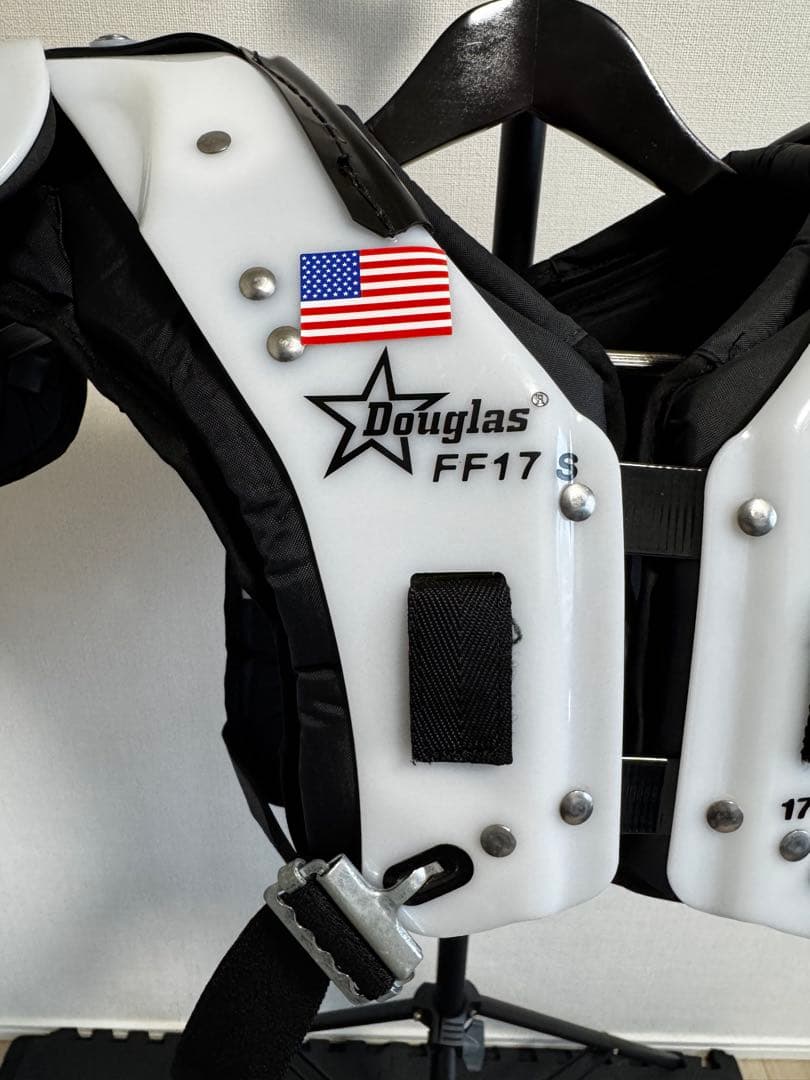 【新品】Douglas FF17 アメフト ショルダーパッド Sサイズ
