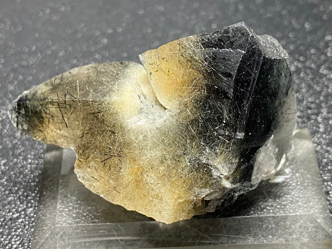 ザギ水晶　ザキ鉱山　ザギマウンテンクォーツ　ルチル入り　24.2g