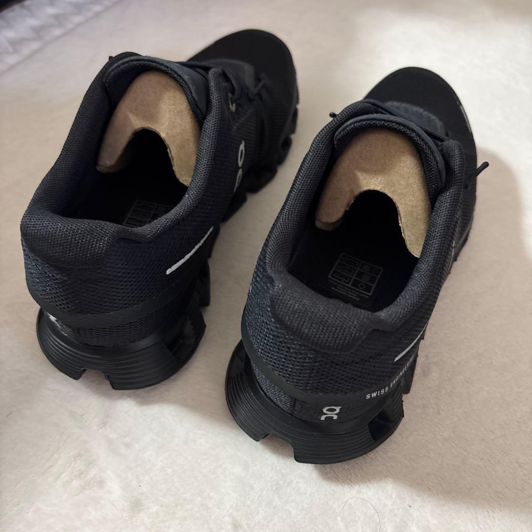 オンクラウドスニーカー　ランニングシューズ　24センチ