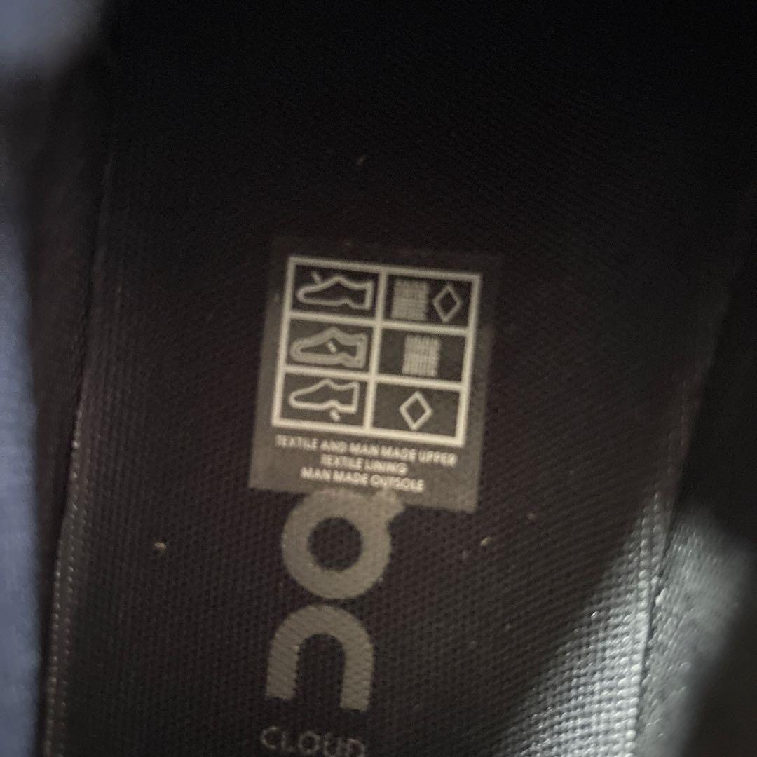 オンクラウドスニーカー　ランニングシューズ　24センチ